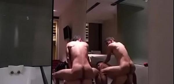  Chavos gay cogiendo en hotel